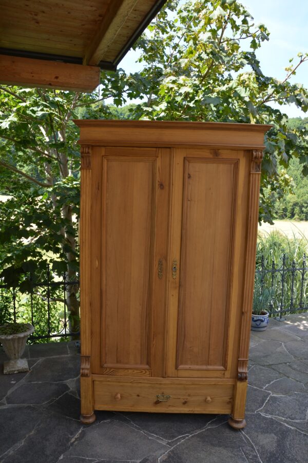 Schrank 1528