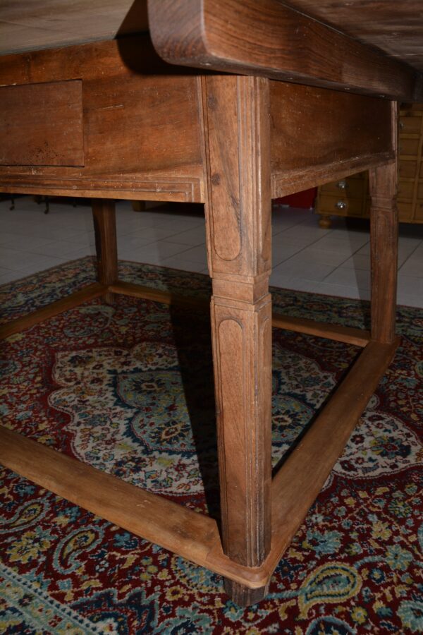 Tisch 1547 – Bild 5
