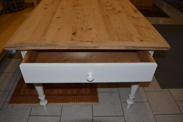 Tisch 1587 – Bild 3