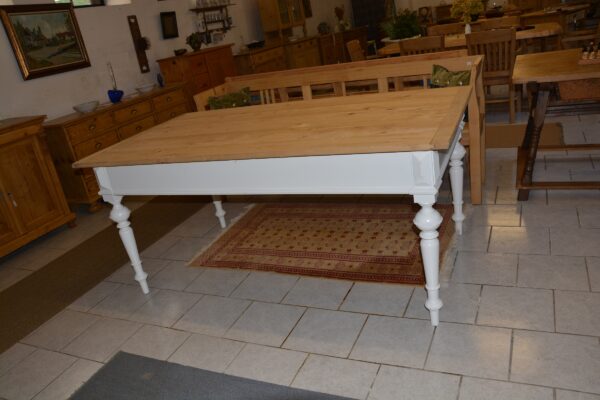 Tisch 1587