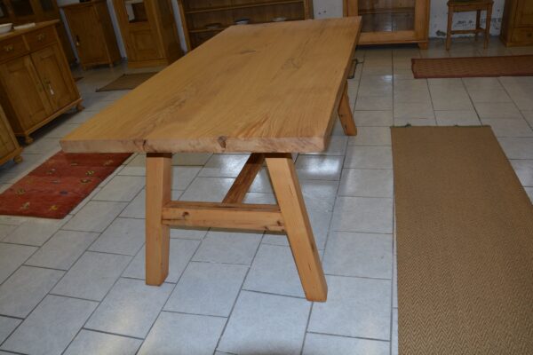 Tisch 1614 – Bild 2
