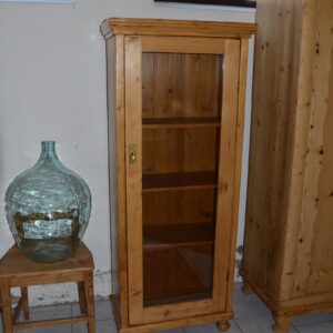 Glasschrank 1618
