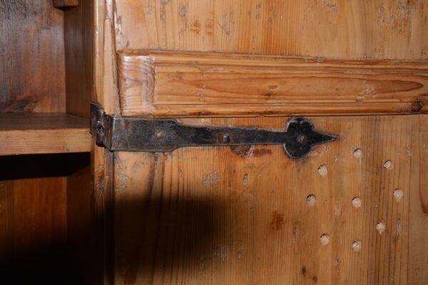 schmaler Vorratsschrank 1620 – Bild 4