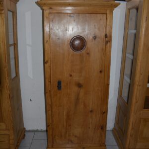 schmaler Vorratsschrank 1620
