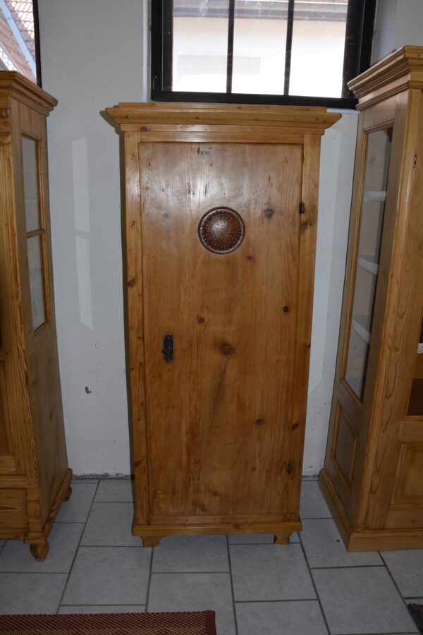 schmaler Vorratsschrank 1620