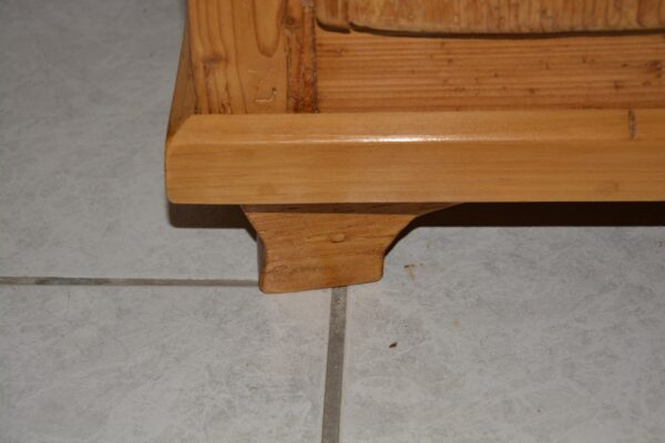 schmaler Vorratsschrank 1620 – Bild 8