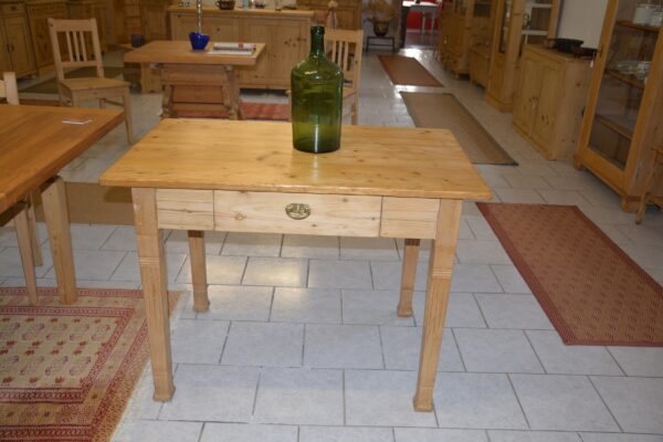 Tisch 1635