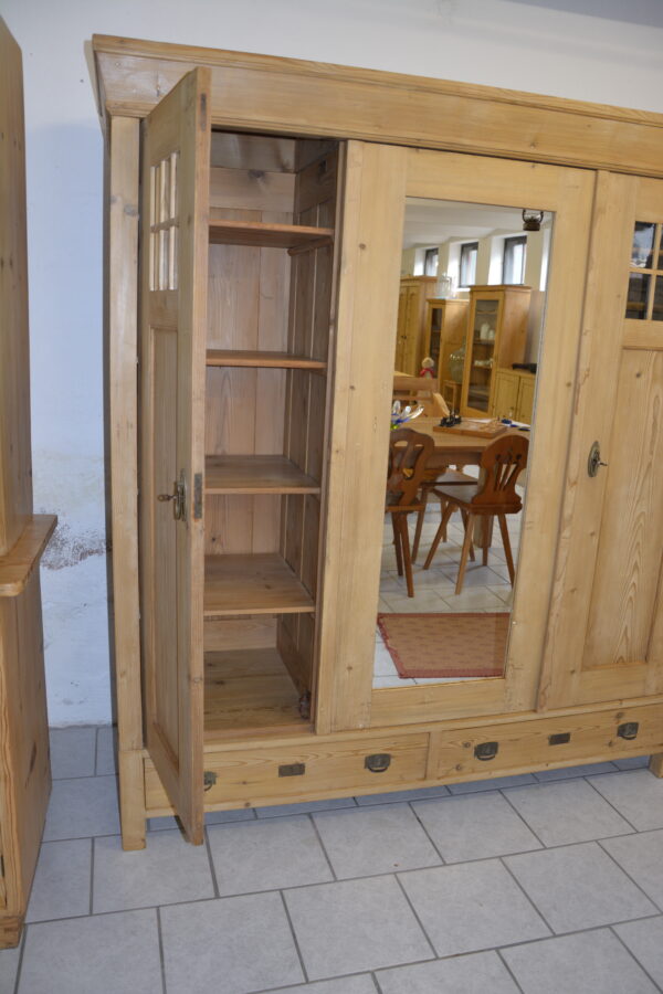 Schrank 1636 – Bild 3